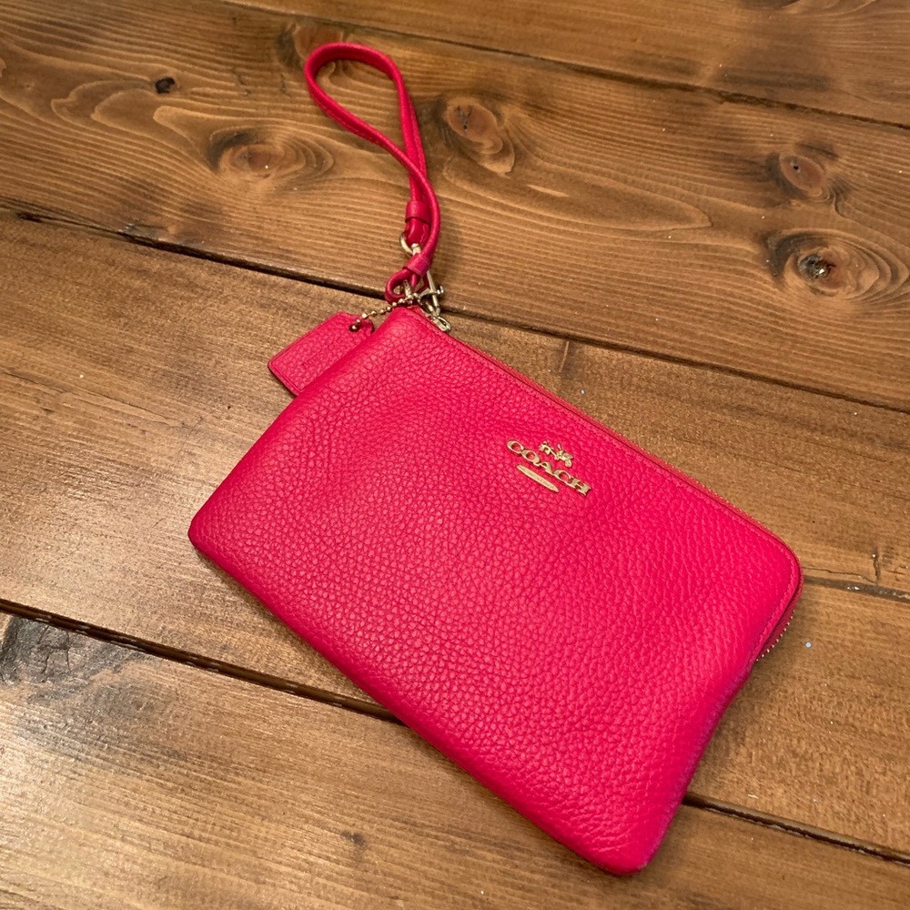 COACH - Hot pink wristlet